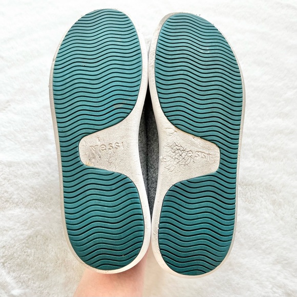 VESSI Sunday Slippers Men’s Size 10 Comfy Stylish Lounge Relax Waterproof - Picture 5 of 7